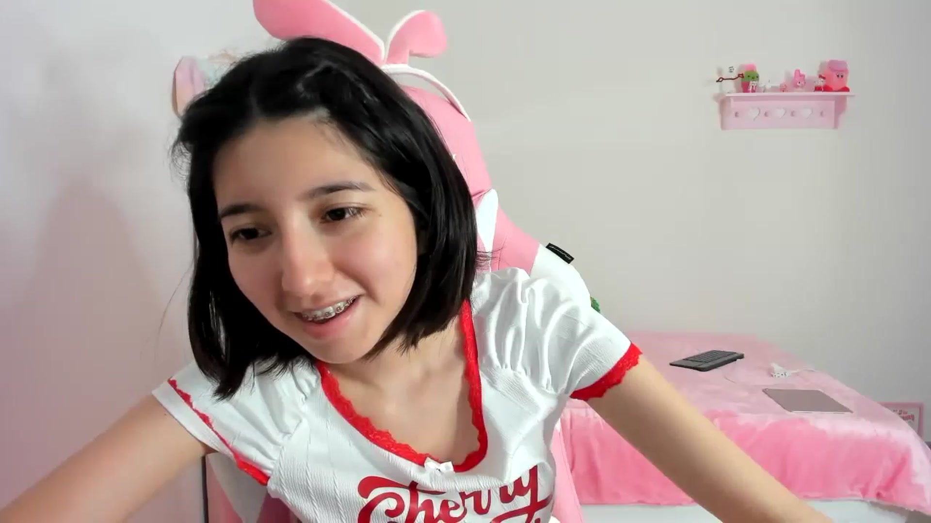 Gallery image thumbnail from Cherrycute666's myfreecams stream on, 02/04/2024, 10:19 image 8 of 20