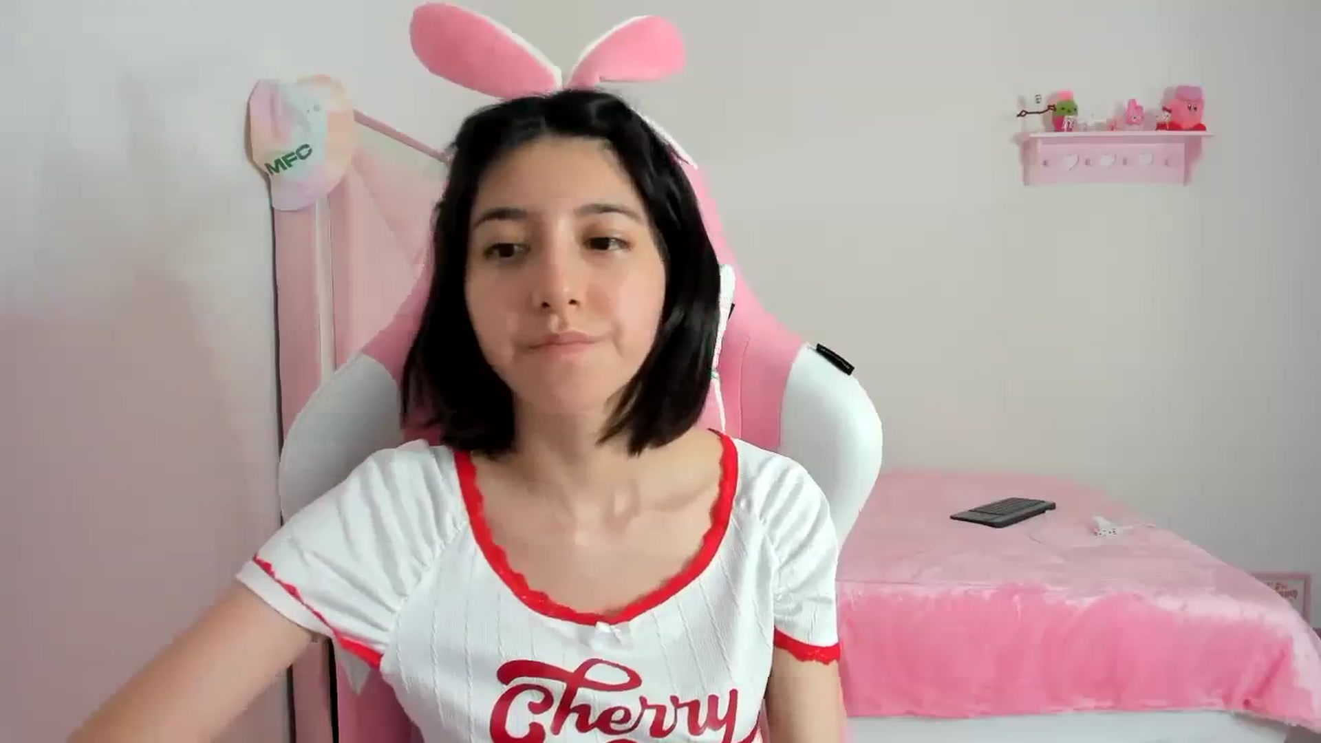 Gallery image thumbnail from Cherrycute666's myfreecams stream on, 02/04/2024, 10:19 image 17 of 20