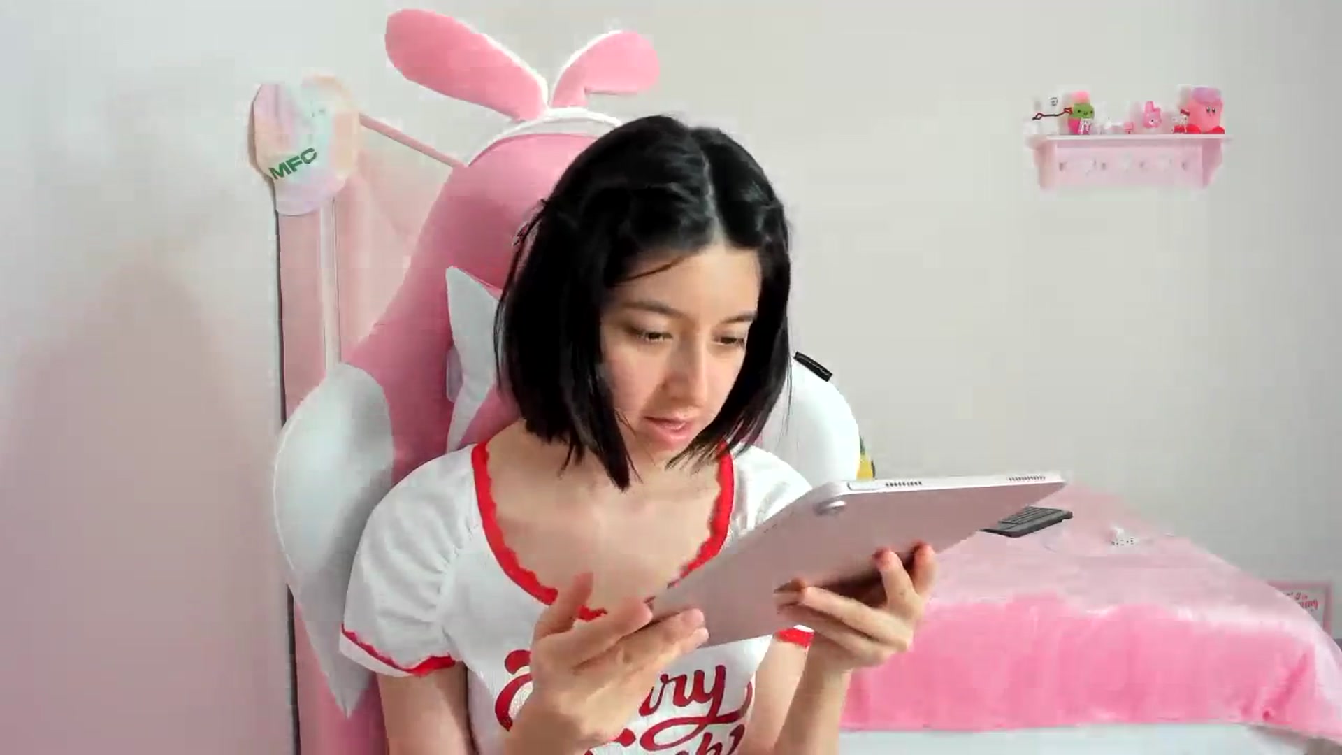 Gallery image thumbnail from Cherrycute666's myfreecams stream on, 02/04/2024, 10:19 image 9 of 20
