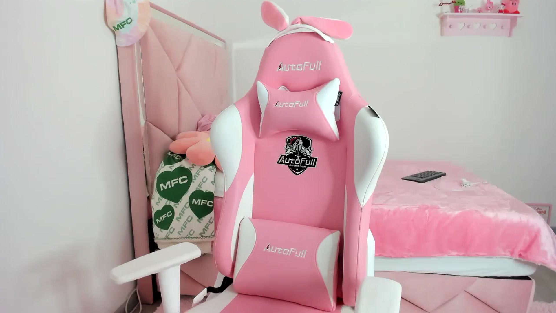Gallery image thumbnail from Cherrycute666's myfreecams stream on, 02/04/2024, 12:30 image 5 of 20