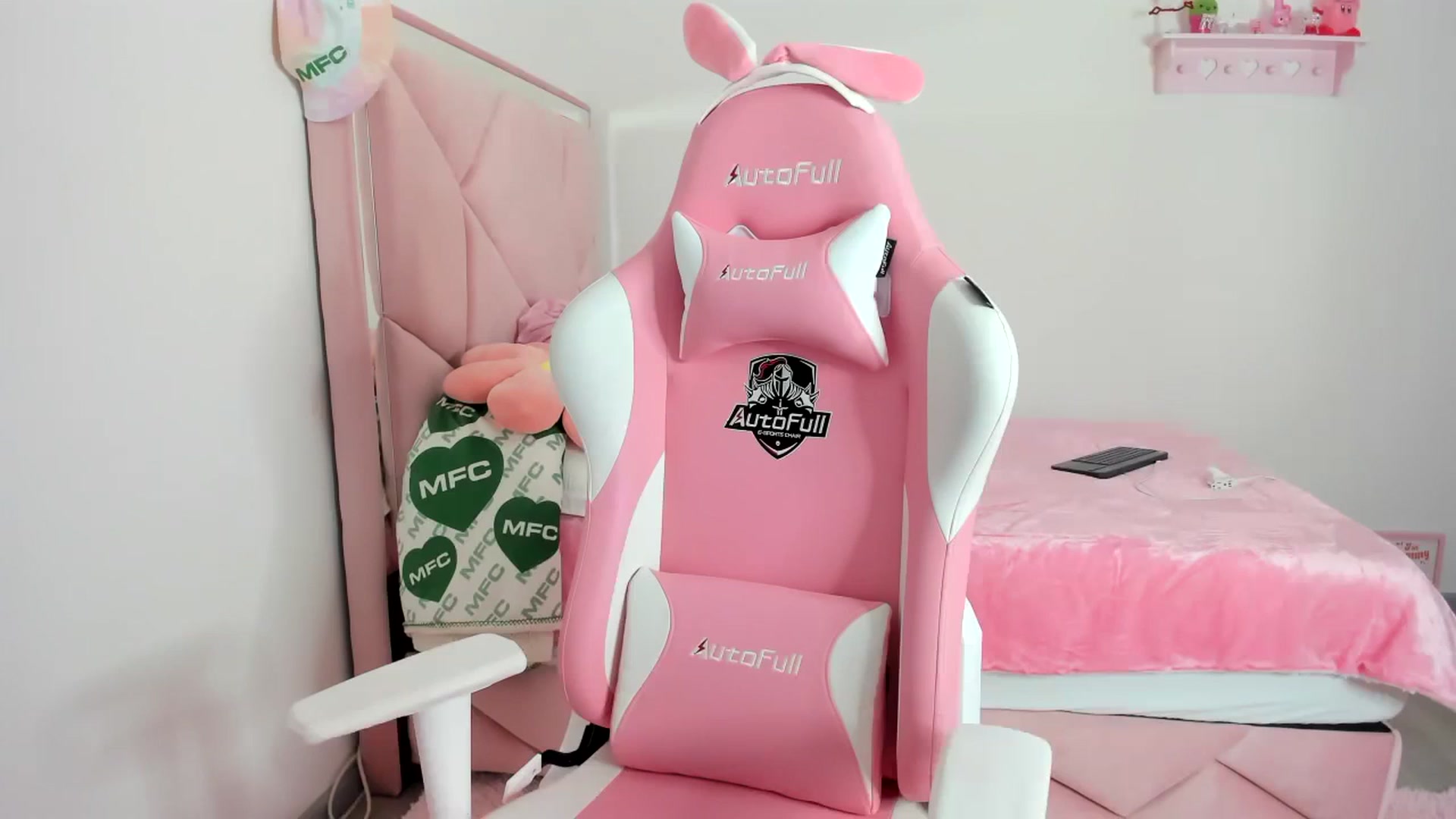 Gallery image thumbnail from Cherrycute666's myfreecams stream on, 02/04/2024, 12:30 image 6 of 20