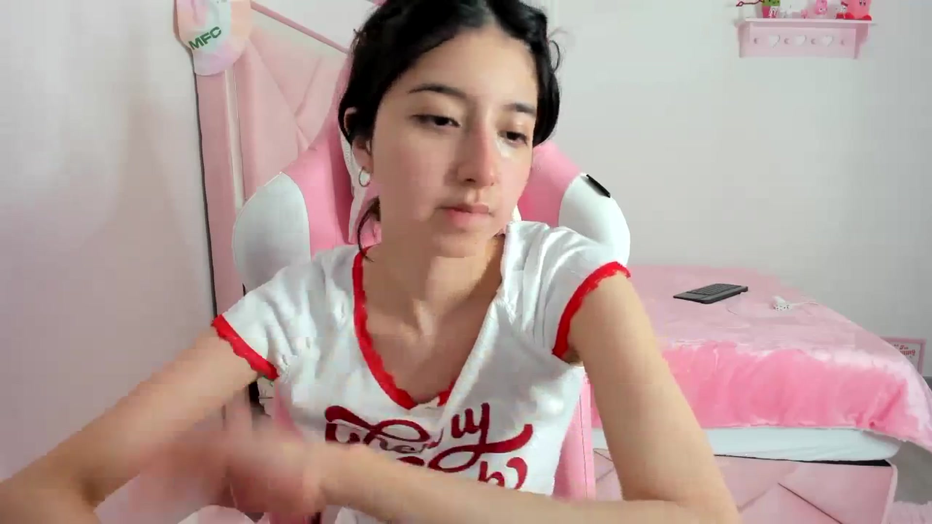 Gallery image thumbnail from Cherrycute666's myfreecams stream on, 02/04/2024, 12:30 image 2 of 20