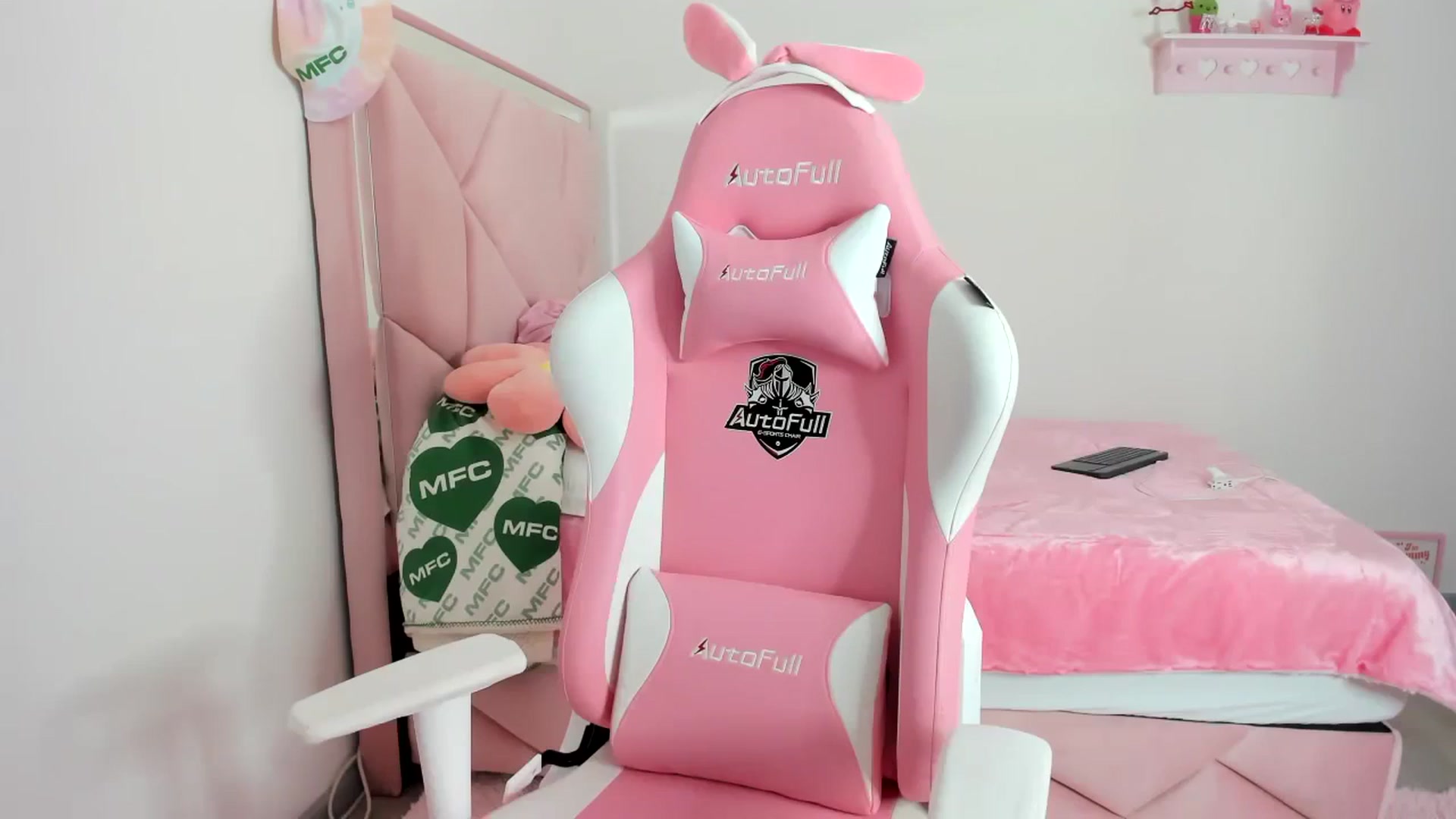 Gallery image thumbnail from Cherrycute666's myfreecams stream on, 02/04/2024, 12:30 image 4 of 20