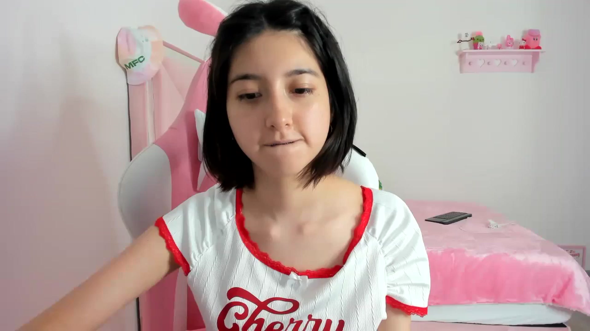 Gallery image thumbnail from Cherrycute666's myfreecams stream on, 02/04/2024, 12:30 image 18 of 20