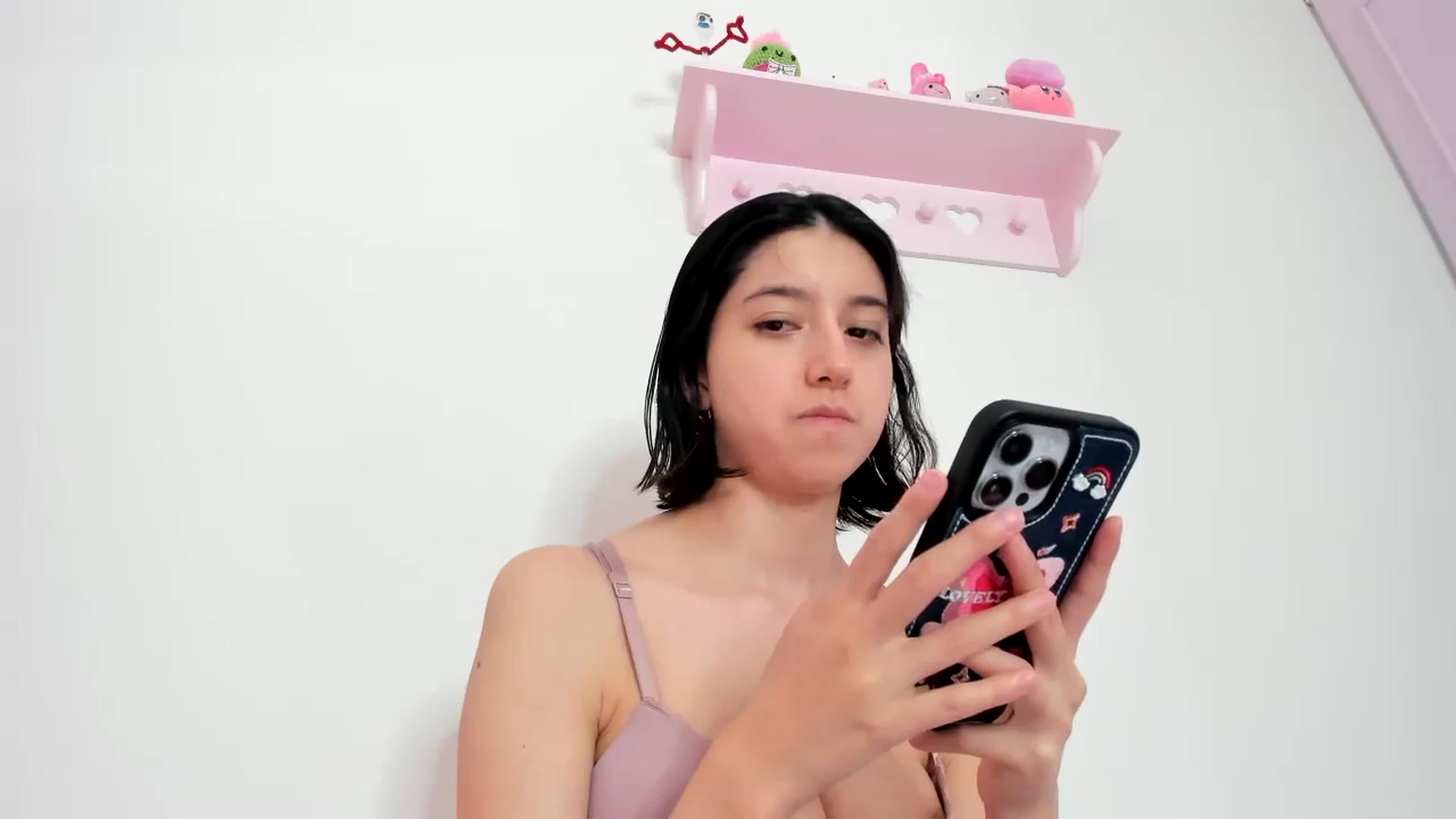 Gallery image thumbnail from Cherrycute666's myfreecams stream on, 02/04/2024, 13:33 image 17 of 20