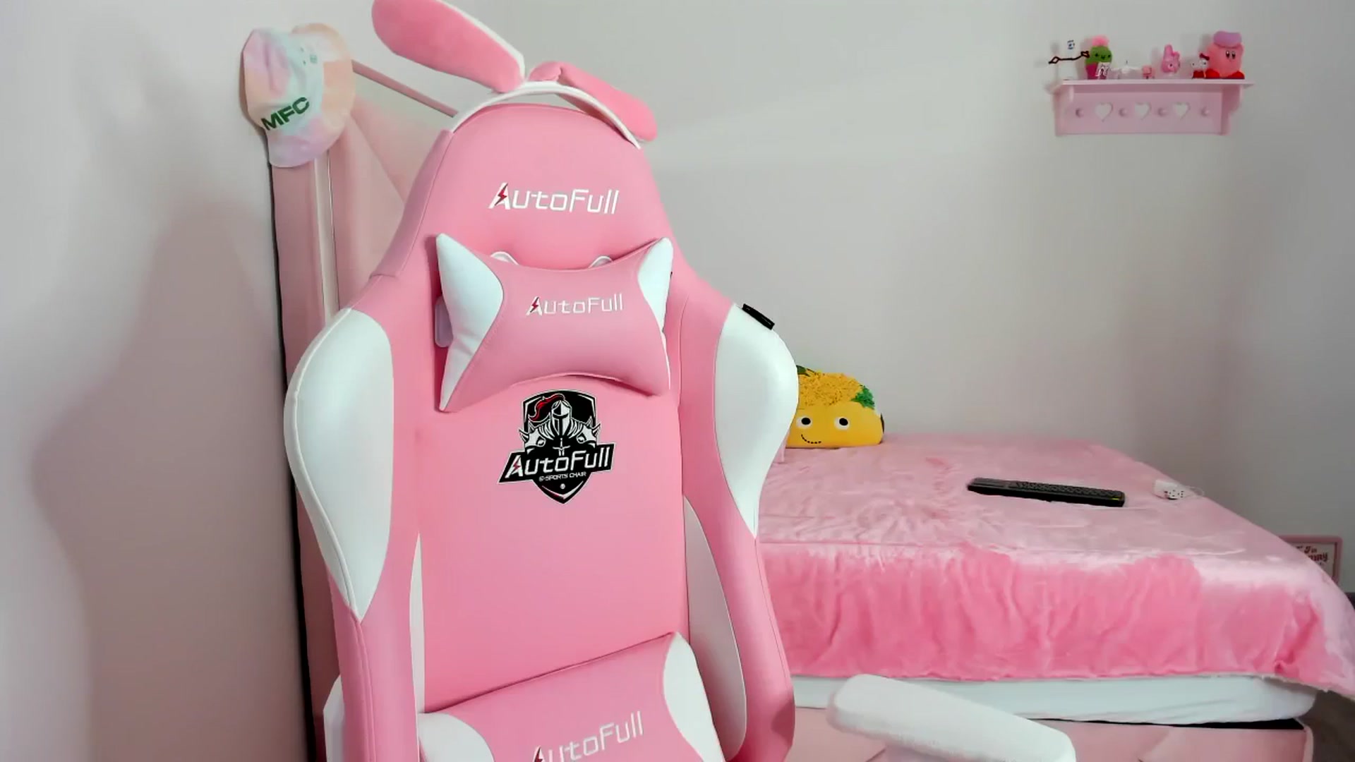 Gallery image thumbnail from Cherrycute666's myfreecams stream on, 02/04/2024, 13:59 image 9 of 20
