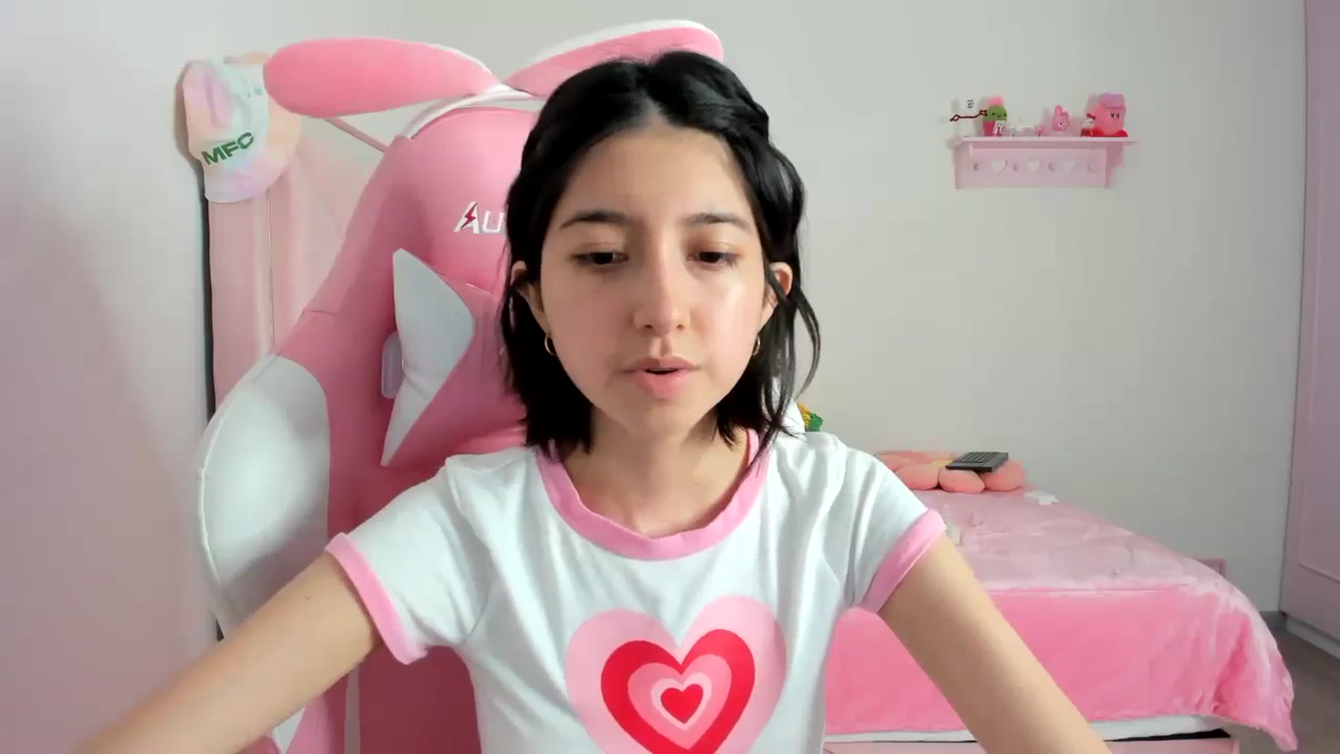 Gallery image thumbnail from Cherrycute666's myfreecams stream on, 02/07/2024, 04:03 image 6 of 20