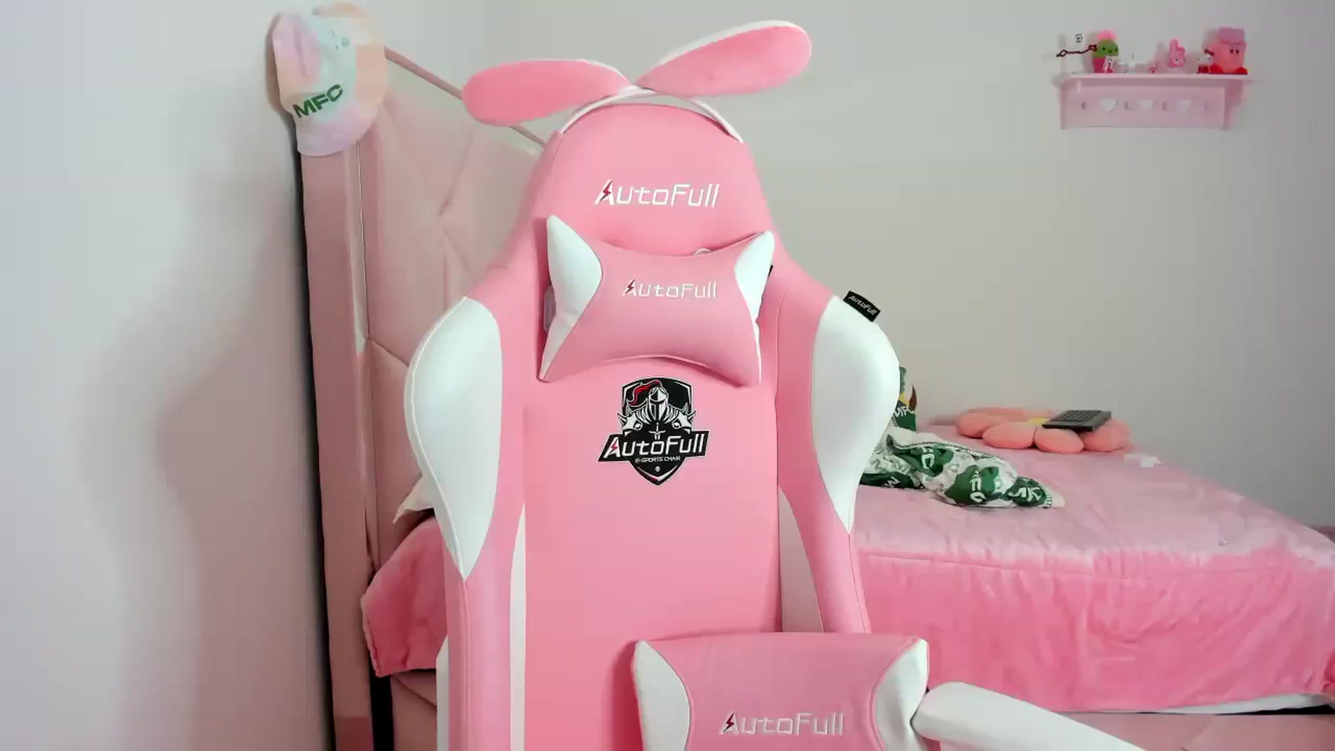 Gallery image thumbnail from Cherrycute666's myfreecams stream on, 02/07/2024, 04:35 image 5 of 20