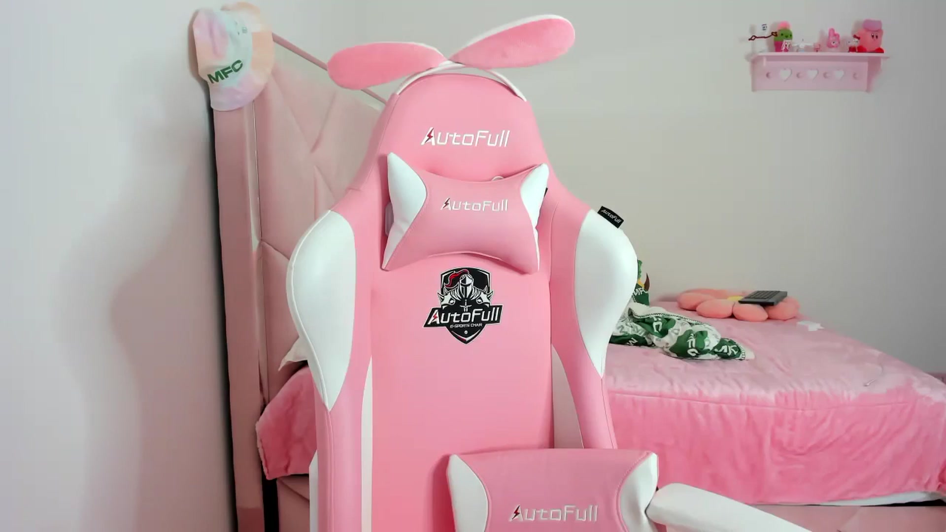 Gallery image thumbnail from Cherrycute666's myfreecams stream on, 02/07/2024, 04:35 image 7 of 20