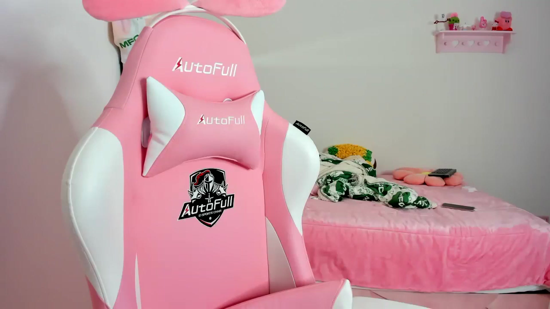 Gallery image thumbnail from Cherrycute666's myfreecams stream on, 02/07/2024, 04:35 image 14 of 20