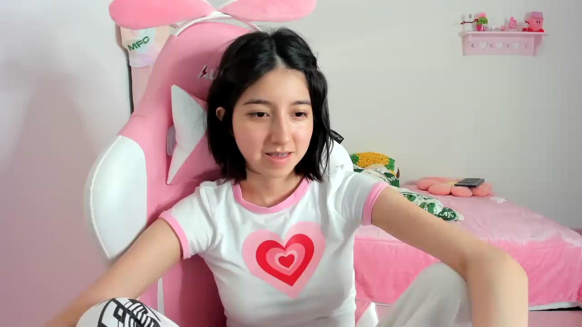 Gallery image thumbnail from Cherrycute666's myfreecams stream on, 02/07/2024, 04:35 image 1 of 20
