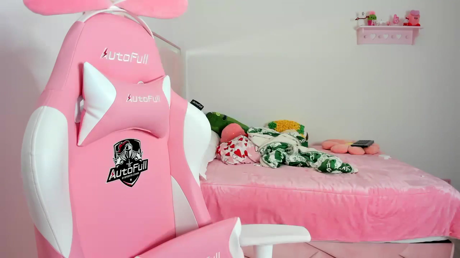 Gallery image thumbnail from Cherrycute666's myfreecams stream on, 02/07/2024, 05:34 image 6 of 20