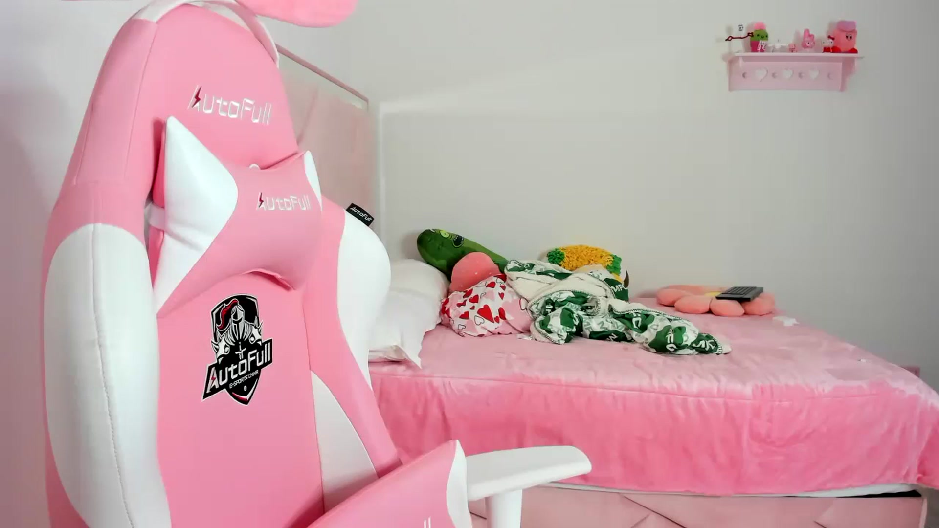 Gallery image thumbnail from Cherrycute666's myfreecams stream on, 02/07/2024, 05:34 image 10 of 20