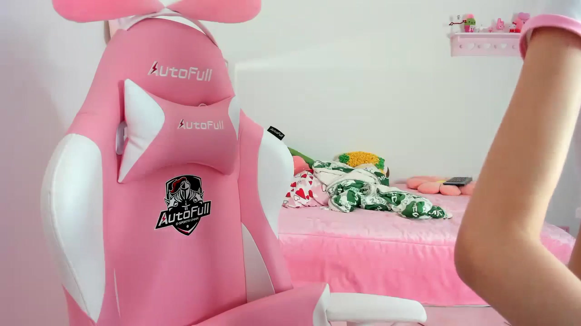 Gallery image thumbnail from Cherrycute666's myfreecams stream on, 02/07/2024, 05:34 image 3 of 20