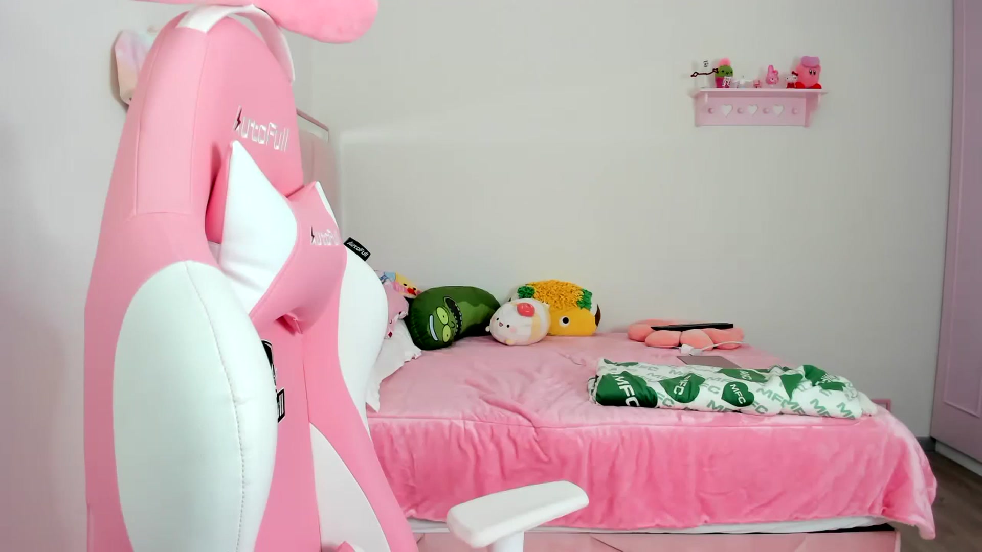 Gallery image thumbnail from Cherrycute666's myfreecams stream on, 02/07/2024, 15:47 image 20 of 20