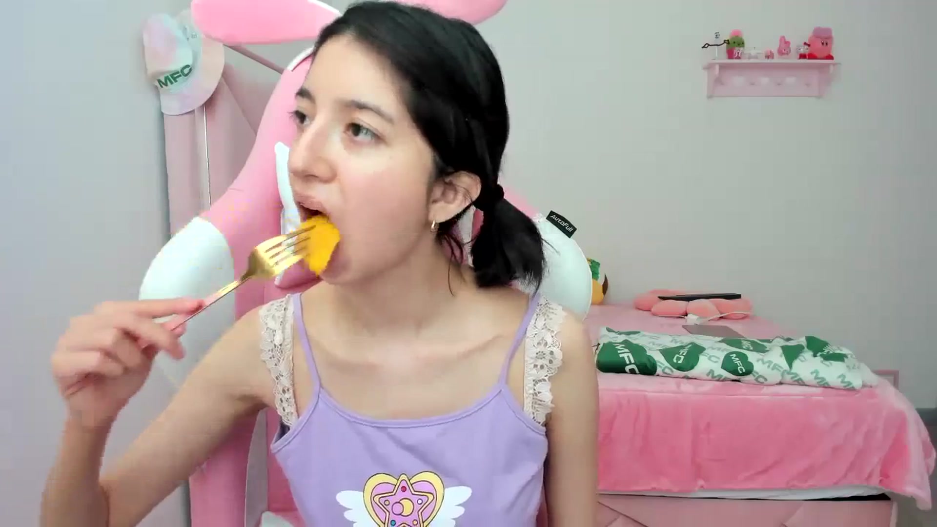 Gallery image thumbnail from Cherrycute666's myfreecams stream on, 02/07/2024, 17:41 image 10 of 20