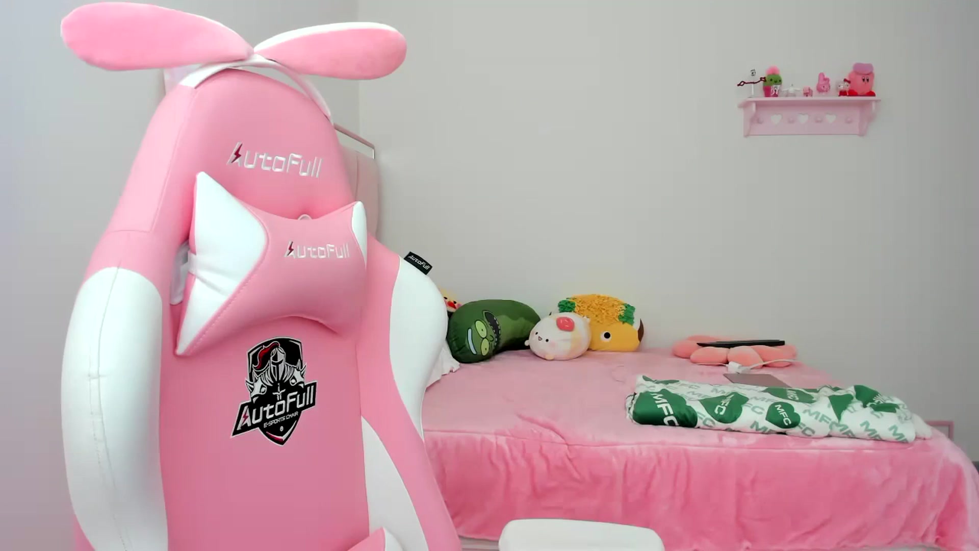 Gallery image thumbnail from Cherrycute666's myfreecams stream on, 02/07/2024, 17:41 image 3 of 20