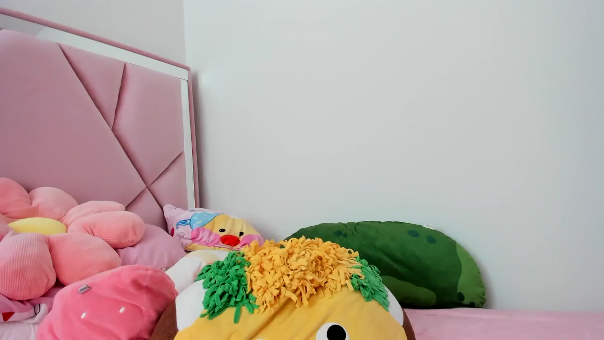 Gallery image thumbnail from Cherrycute666's myfreecams stream on, 02/07/2024, 19:36 image 4 of 20