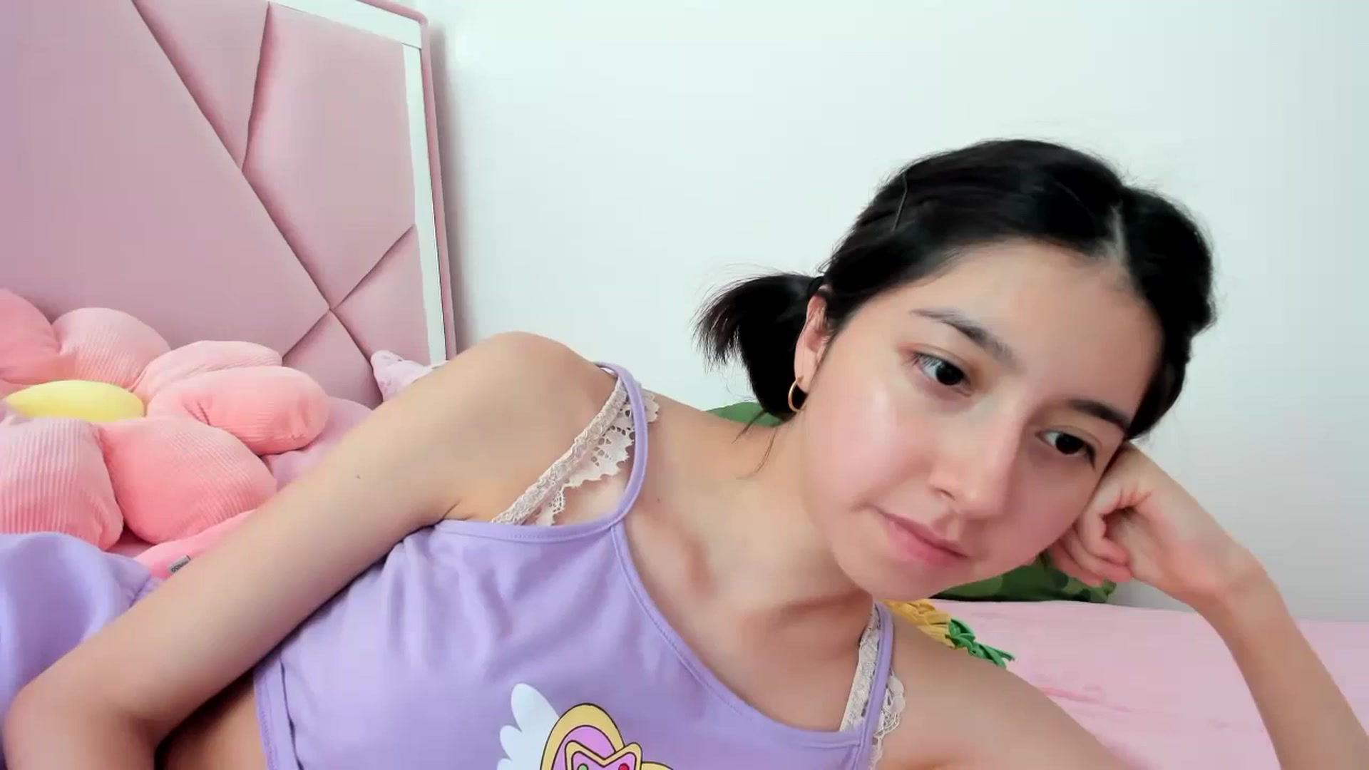 Gallery image thumbnail from Cherrycute666's myfreecams stream on, 02/07/2024, 19:36 image 14 of 20