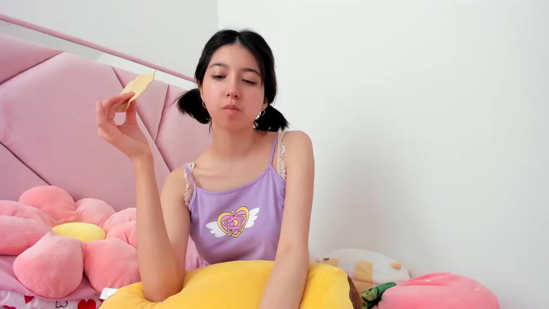 Gallery image thumbnail from Cherrycute666's myfreecams stream on, 02/07/2024, 23:31 image 1 of 20