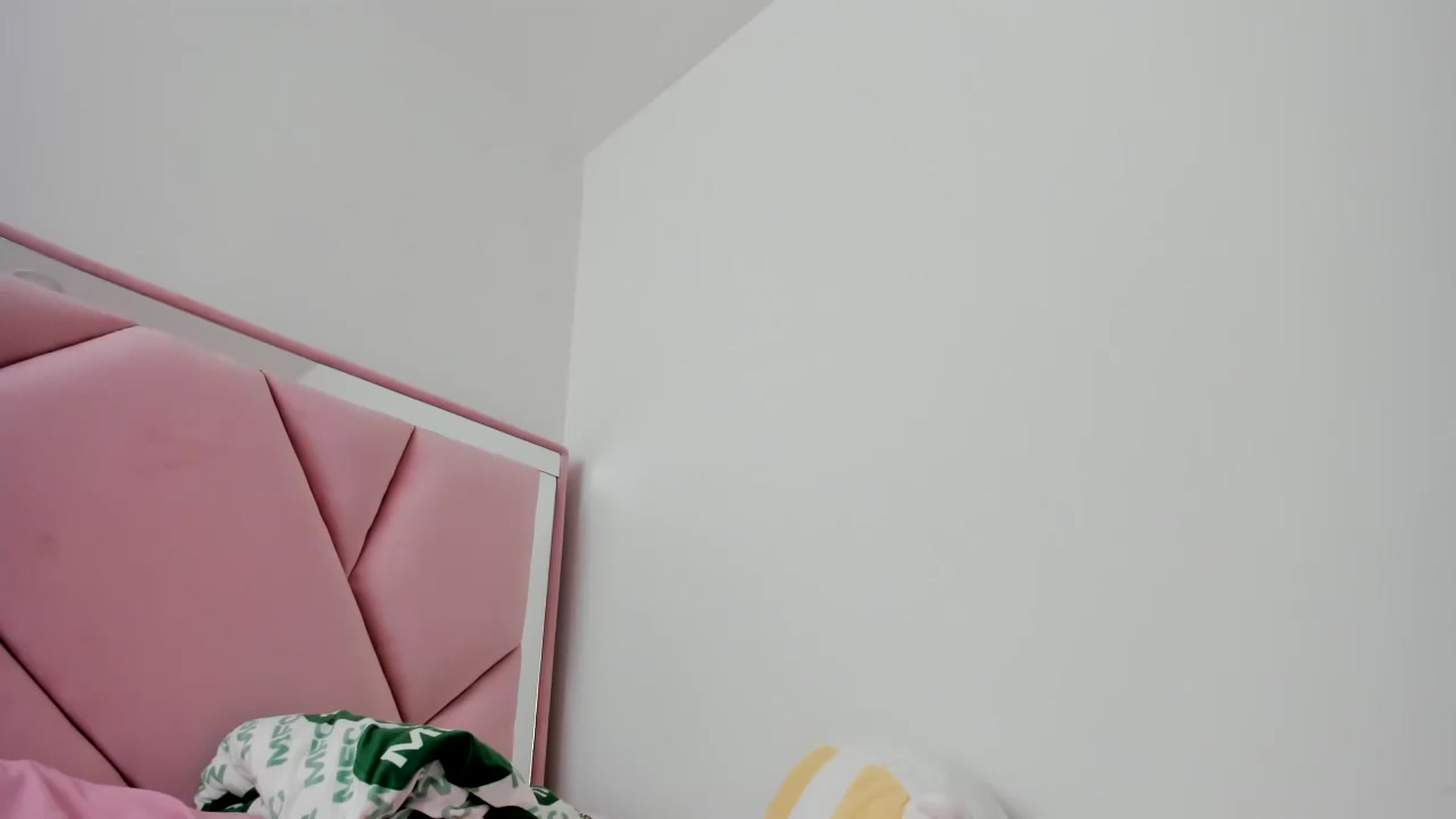 Gallery image thumbnail from Cherrycute666's myfreecams stream on, 02/07/2024, 23:31 image 11 of 20