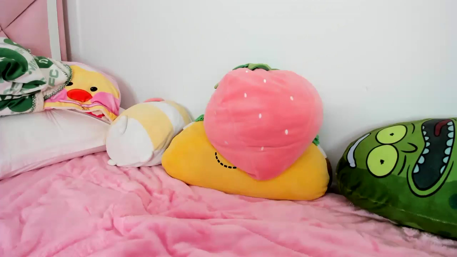 Gallery image thumbnail from Cherrycute666's myfreecams stream on, 02/08/2024, 24:02 image 15 of 20