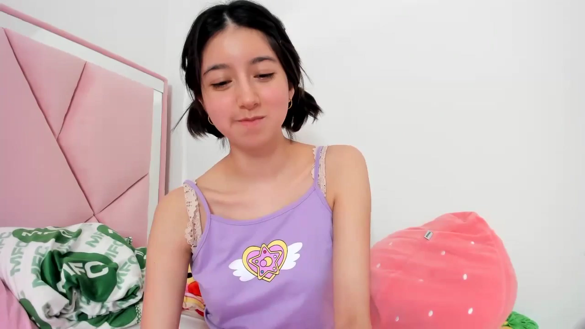 Gallery image thumbnail from Cherrycute666's myfreecams stream on, 02/08/2024, 24:42 image 15 of 20