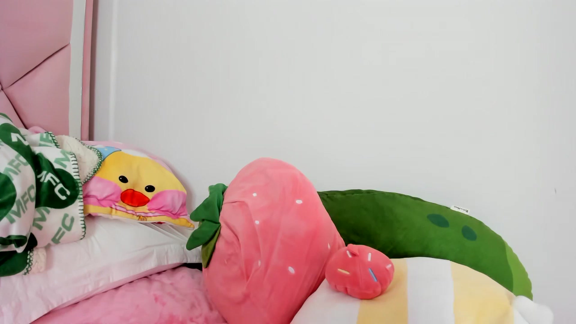 Gallery image thumbnail from Cherrycute666's myfreecams stream on, 02/08/2024, 05:16 image 5 of 20
