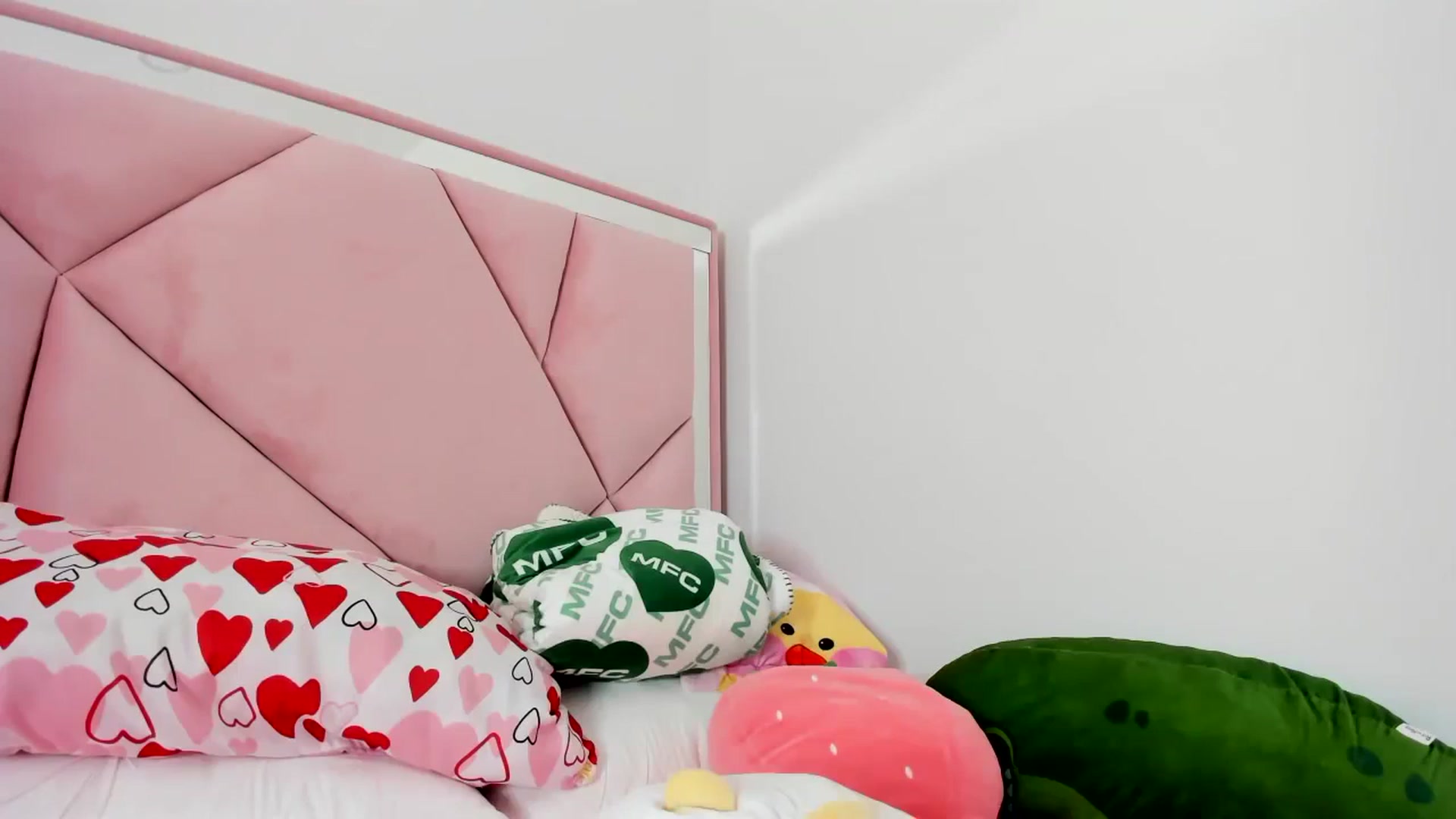 Gallery image thumbnail from Cherrycute666's myfreecams stream on, 02/08/2024, 07:44 image 7 of 20