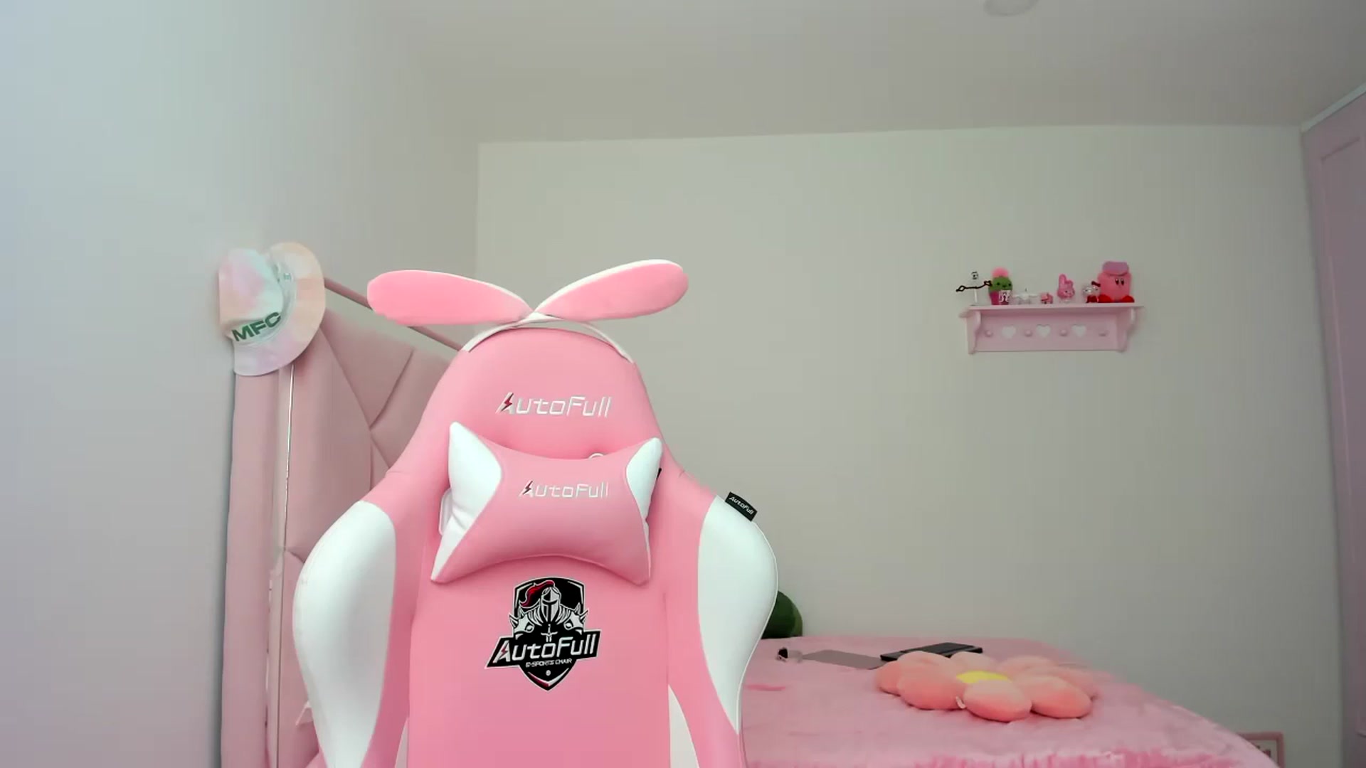 Gallery image thumbnail from Cherrycute666's myfreecams stream on, 02/08/2024, 19:57 image 13 of 20