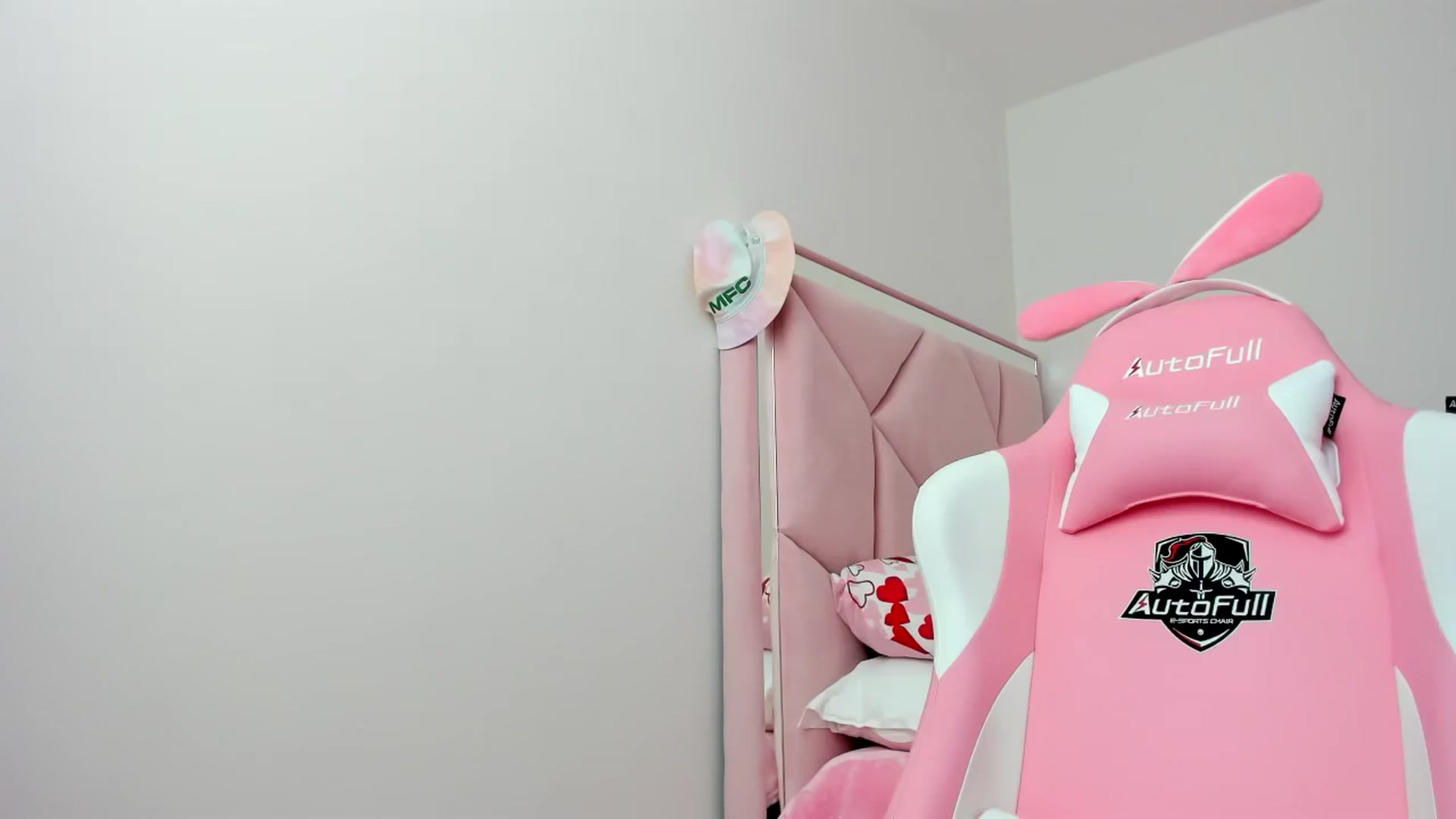 Gallery image thumbnail from Cherrycute666's myfreecams stream on, 02/08/2024, 22:34 image 8 of 20