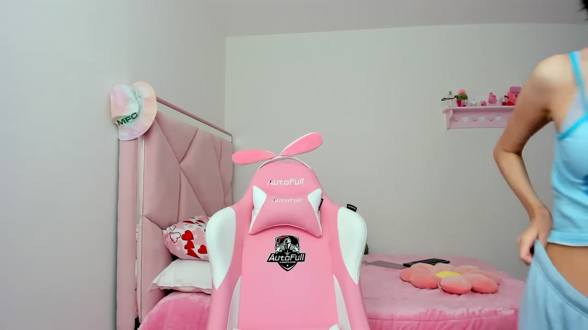 Gallery image thumbnail from Cherrycute666's myfreecams stream on, 02/08/2024, 22:34 image 9 of 20