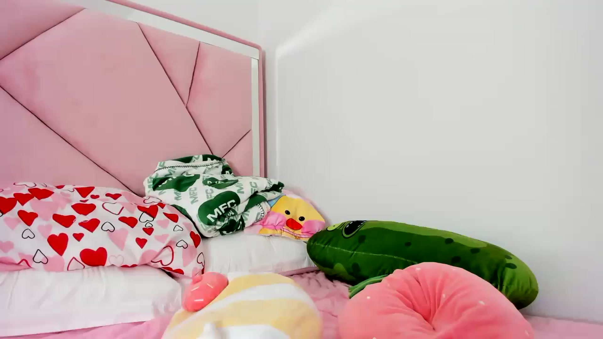 Gallery image thumbnail from Cherrycute666's myfreecams stream on, 02/09/2024, 06:30 image 1 of 20
