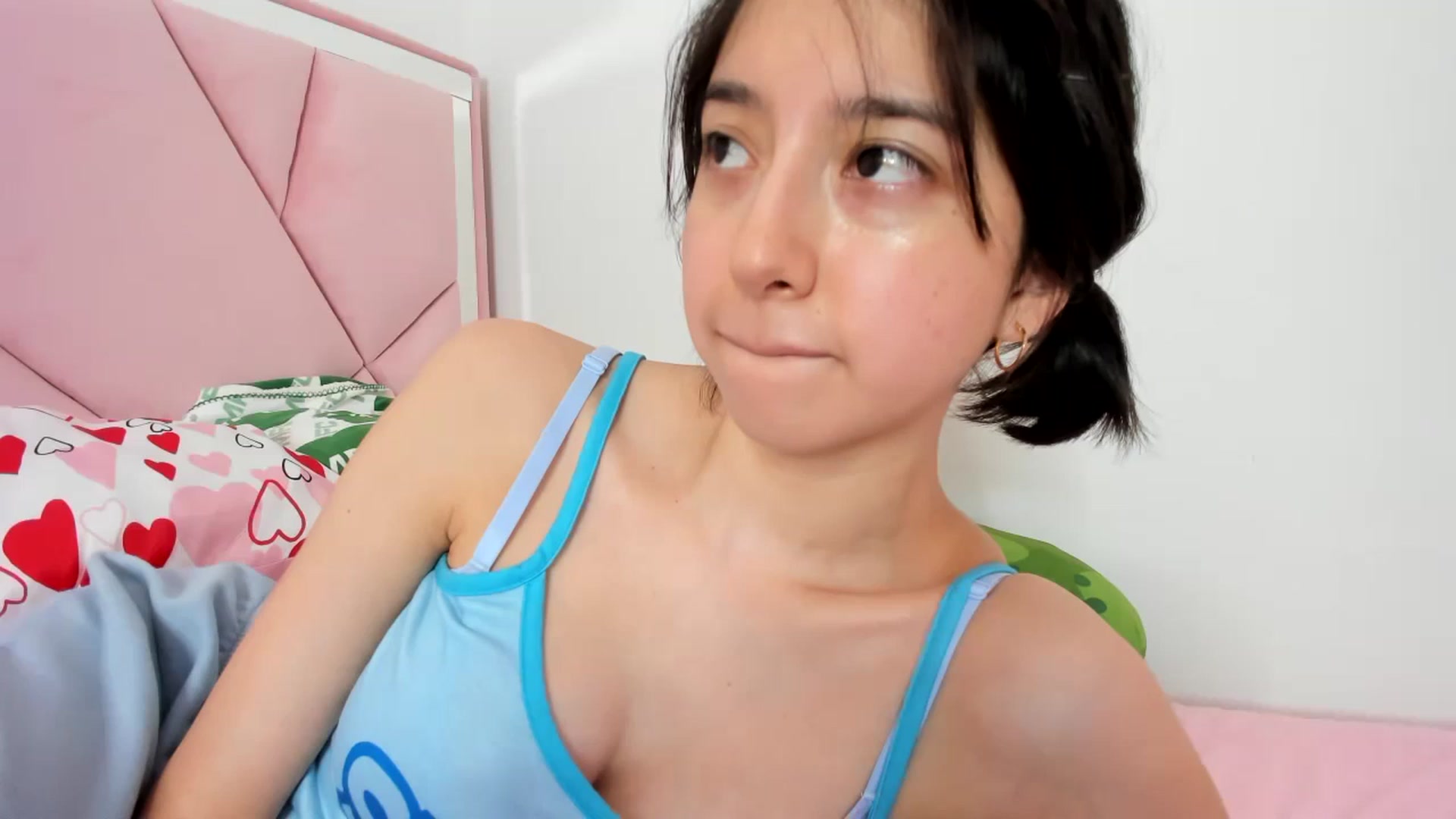 Gallery image thumbnail from Cherrycute666's myfreecams stream on, 02/09/2024, 06:30 image 6 of 20