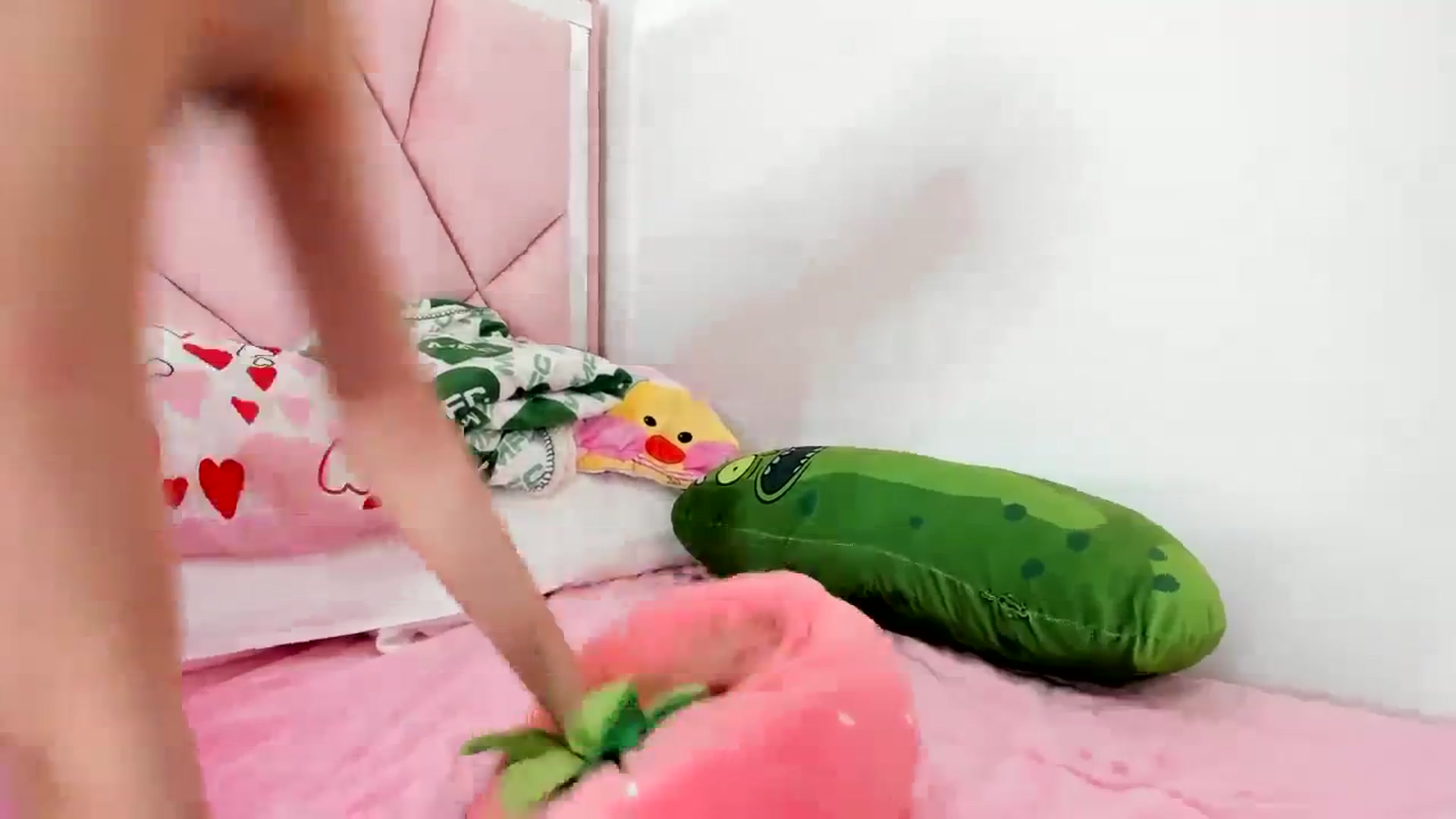 Gallery image thumbnail from Cherrycute666's myfreecams stream on, 02/09/2024, 07:05 image 4 of 20