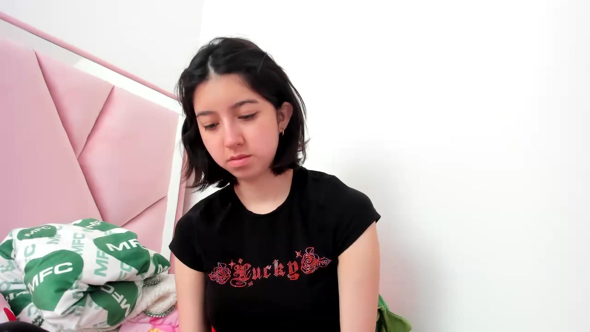 Gallery image thumbnail from Cherrycute666's myfreecams stream on, 02/09/2024, 20:42 image 7 of 20