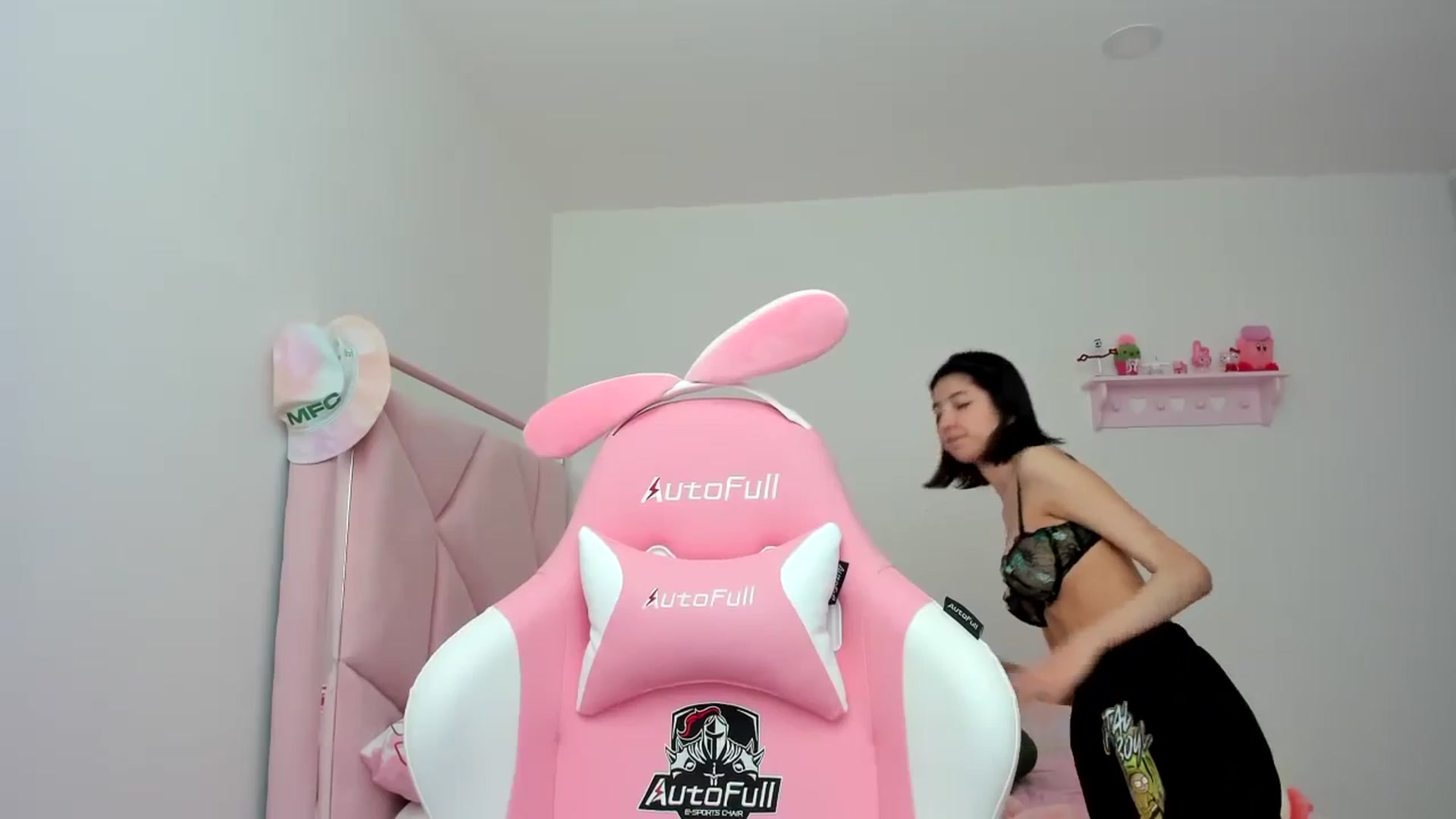 Gallery image thumbnail from Cherrycute666's myfreecams stream on, 02/09/2024, 22:34 image 7 of 20