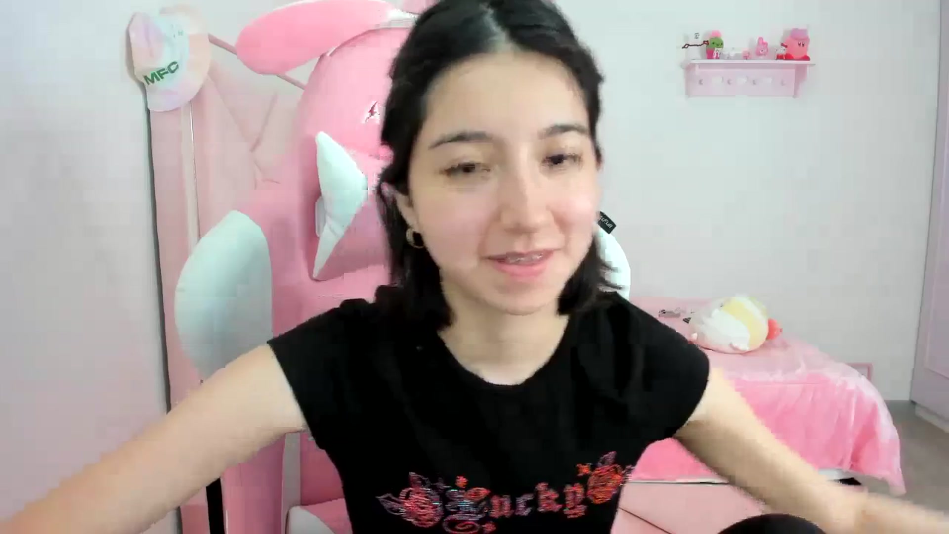 Gallery image thumbnail from Cherrycute666's myfreecams stream on, 02/10/2024, 24:01 image 17 of 20