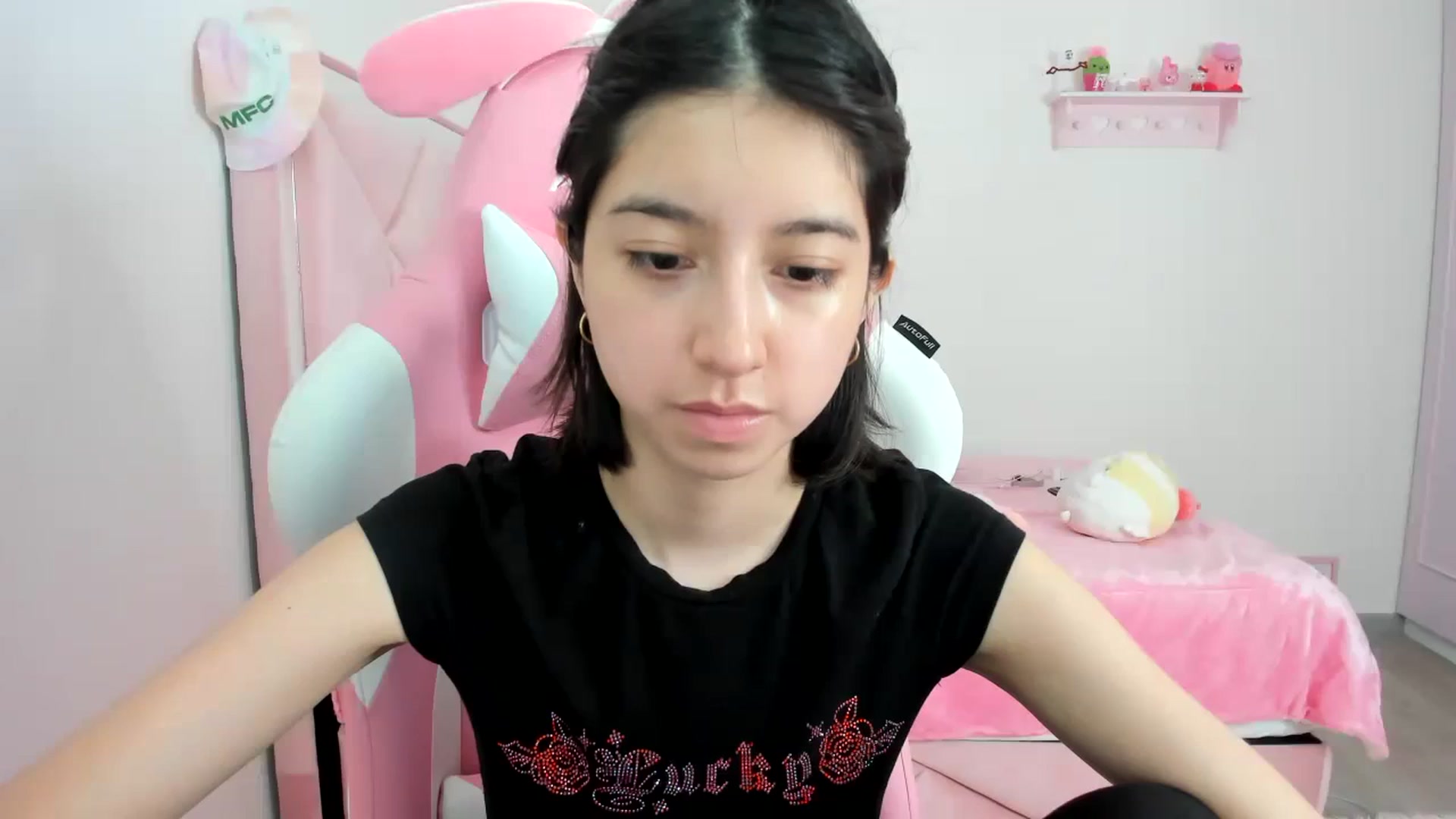 Gallery image thumbnail from Cherrycute666's myfreecams stream on, 02/10/2024, 24:01 image 16 of 20