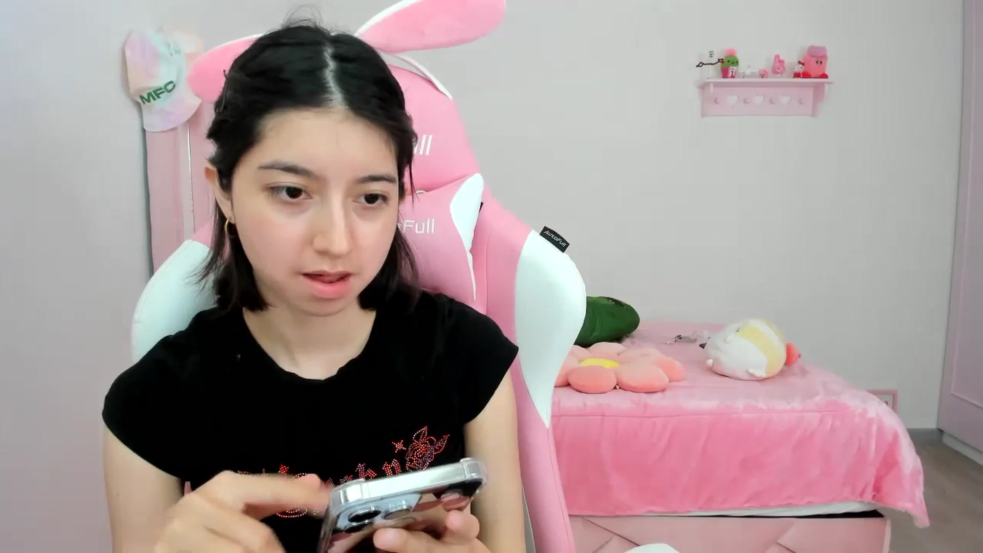 Gallery image thumbnail from Cherrycute666's myfreecams stream on, 02/10/2024, 24:01 image 10 of 20