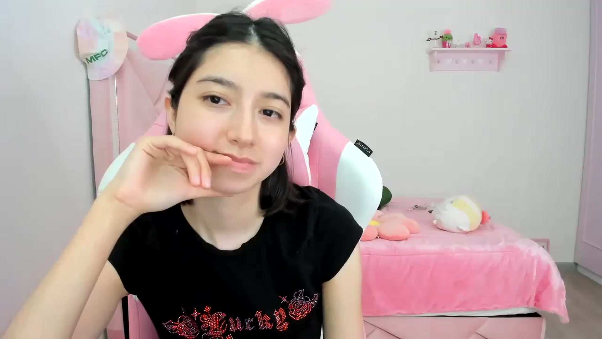 Gallery image thumbnail from Cherrycute666's myfreecams stream on, 02/10/2024, 24:01 image 13 of 20