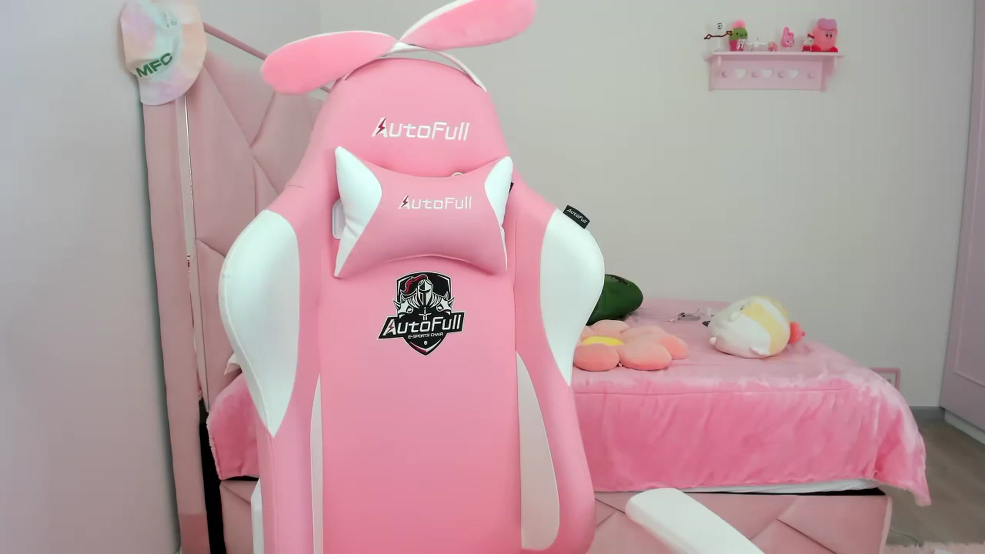 Gallery image thumbnail from Cherrycute666's myfreecams stream on, 02/10/2024, 24:01 image 3 of 20