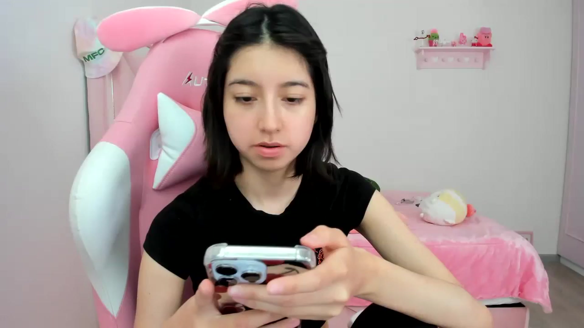 Gallery image thumbnail from Cherrycute666's myfreecams stream on, 02/10/2024, 24:01 image 8 of 20