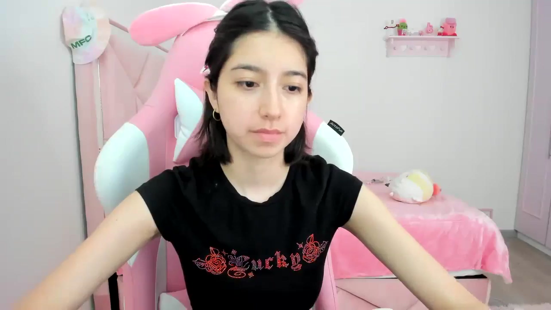 Gallery image thumbnail from Cherrycute666's myfreecams stream on, 02/10/2024, 24:01 image 15 of 20