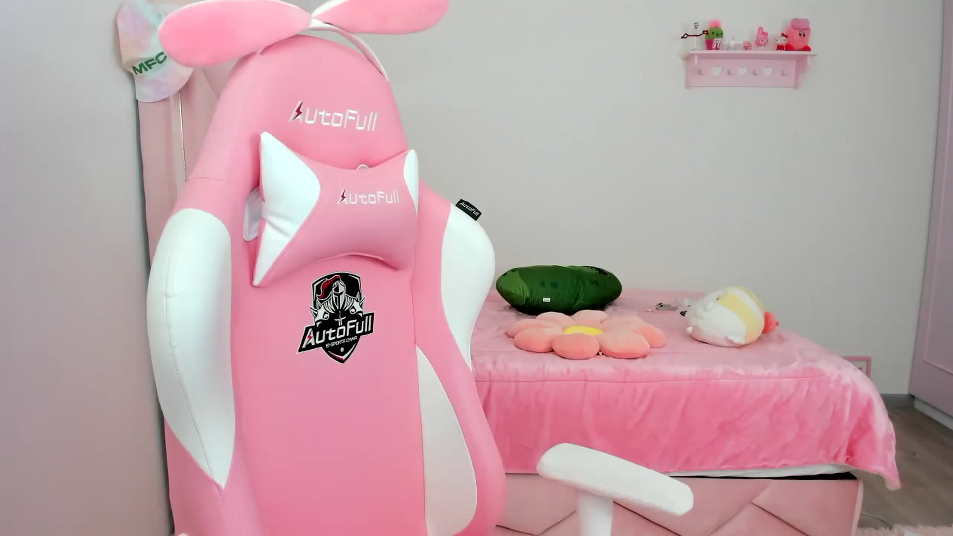 Gallery image thumbnail from Cherrycute666's myfreecams stream on, 02/10/2024, 24:01 image 7 of 20