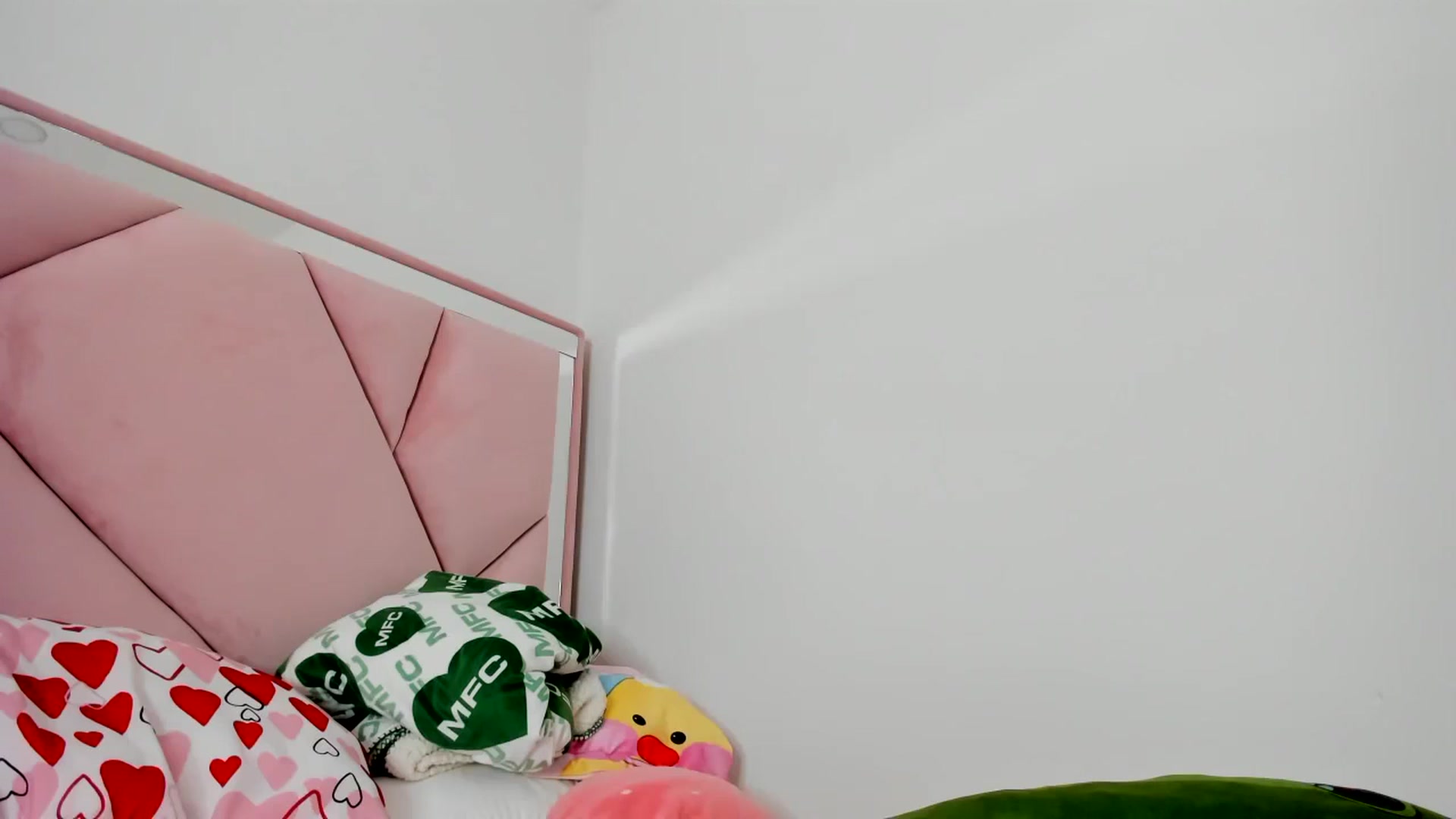 Gallery image thumbnail from Cherrycute666's myfreecams stream on, 02/10/2024, 04:17 image 7 of 20