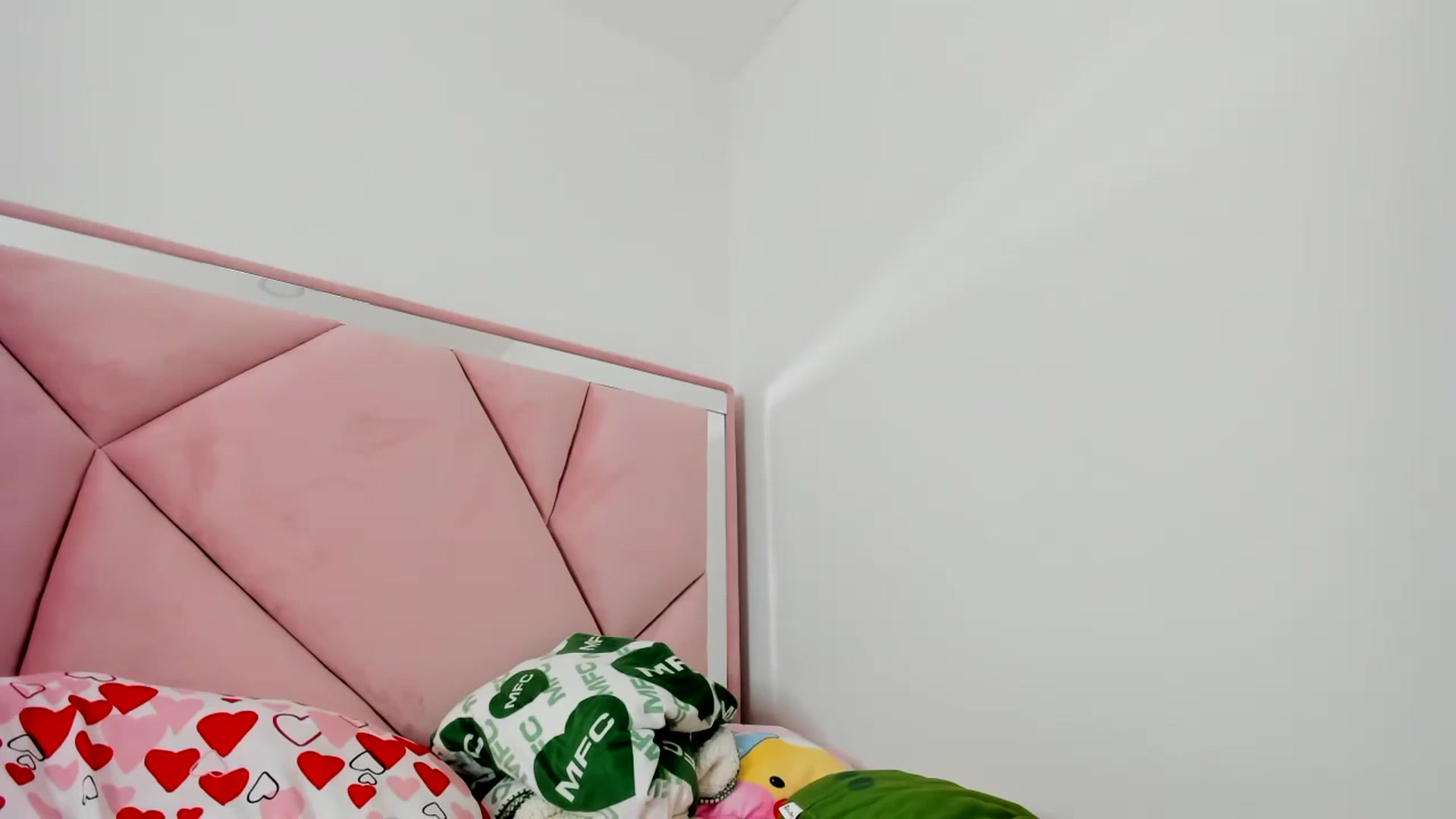 Gallery image thumbnail from Cherrycute666's myfreecams stream on, 02/10/2024, 04:17 image 16 of 20