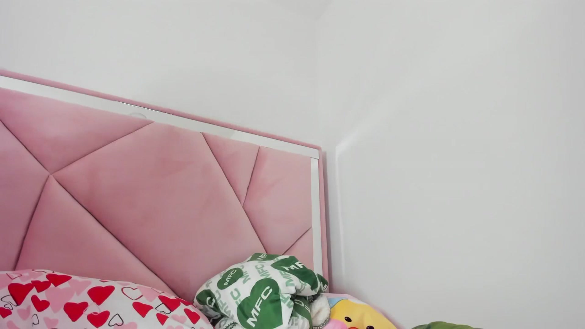 Gallery image thumbnail from Cherrycute666's myfreecams stream on, 02/10/2024, 04:17 image 19 of 20