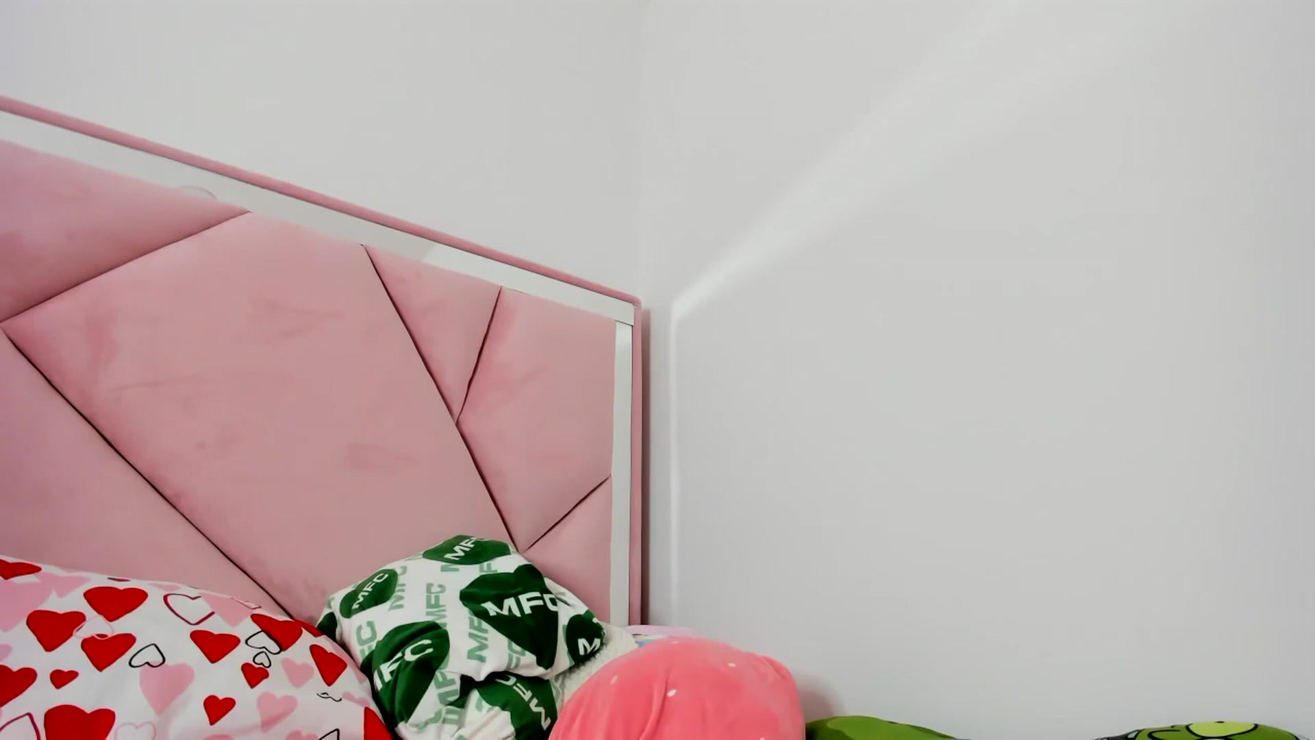 Gallery image thumbnail from Cherrycute666's myfreecams stream on, 02/10/2024, 07:23 image 10 of 20