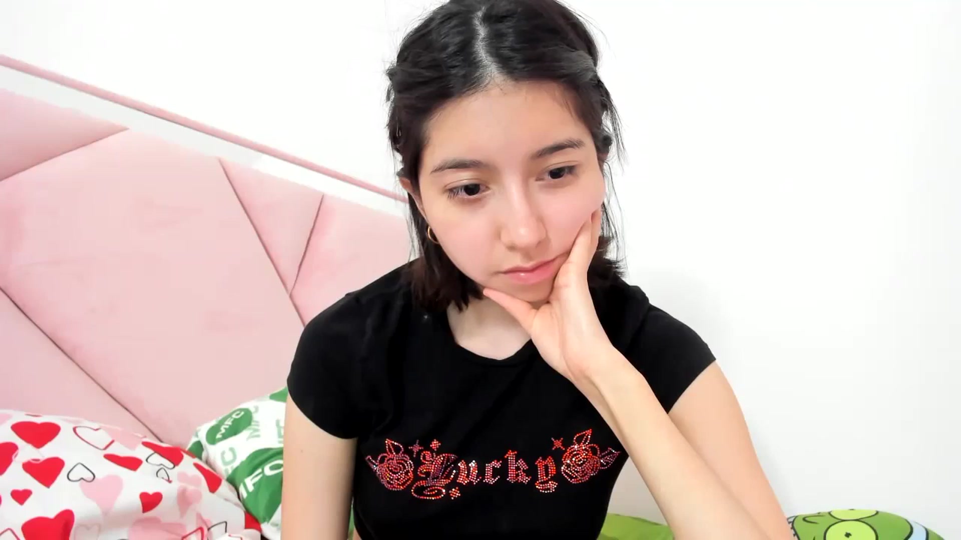 Gallery image thumbnail from Cherrycute666's myfreecams stream on, 02/10/2024, 07:23 image 9 of 20